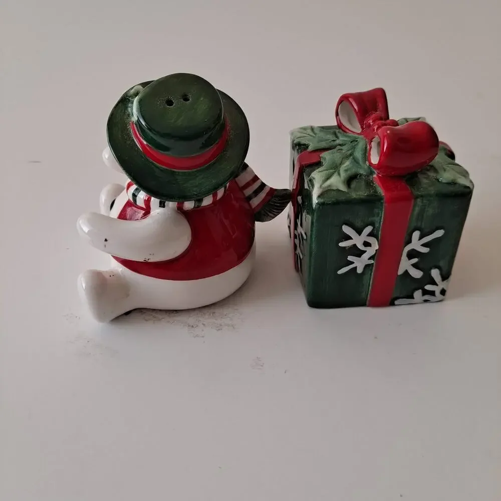 Vintage Fitz and Floyd Snowman Gift Box Christmas Holiday Salt & Pepper Shaker